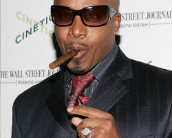 На фото MC Hammer