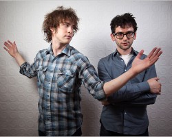 На фото MGMT