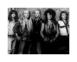 На фото Michael Schenker Group