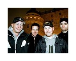 На фото Millencolin