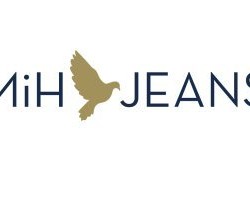 На фото Min Jeans