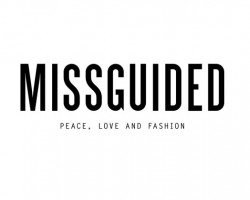 На фото Missguided