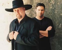 На фото Montgomery Gentry