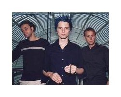 На фото Muse