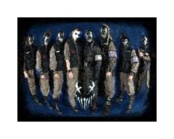 На фото Mushroomhead