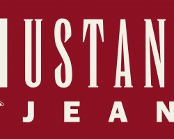 На фото Mustang Jeans