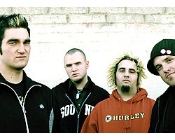 На фото New Found Glory