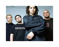 На фото Nonpoint