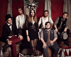 На фото Of Monsters and Men