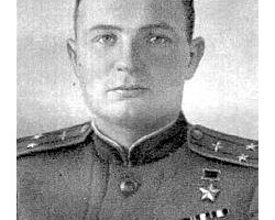 На фото Лев Шестаков