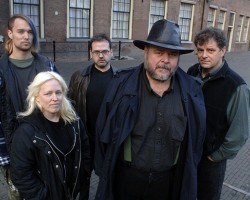 На фото Pere Ubu