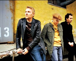 На фото Poets of the Fall