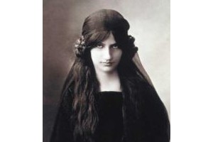 Жанна Эбютерн