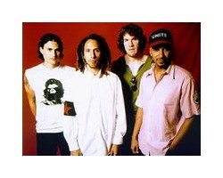 На фото Rage Against The Machine