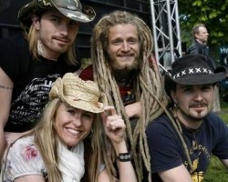 На фото Rednex