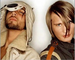 На фото Royksopp