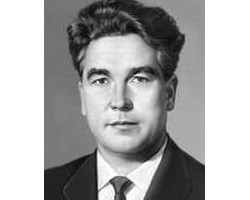 На фото Петр Демичев