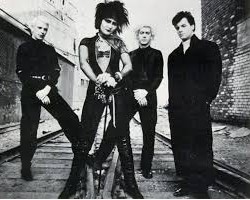 На фото Siouxsie And The Banshees