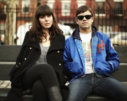 На фото Sleigh Bells