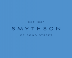 На фото Smythson