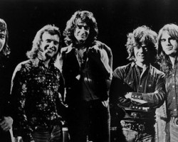 На фото Spooky Tooth