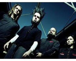 На фото Static-X