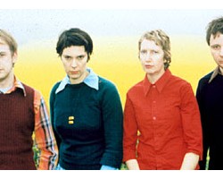 На фото Stereolab