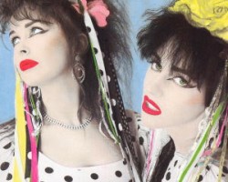 На фото Strawberry Switchblade