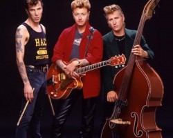 На фото Stray Cats