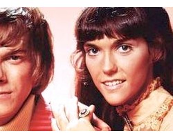 На фото The Carpenters