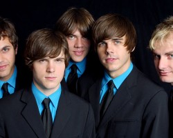 На фото The Click Five