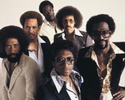 На фото The Commodores