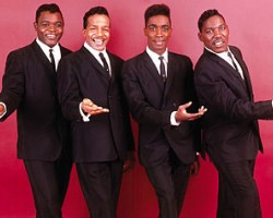 На фото The Drifters