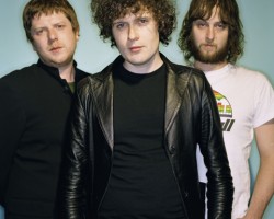 На фото The Fratellis