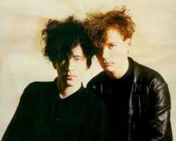 На фото The Jesus and Mary Chain