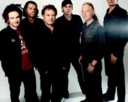 На фото The Levellers