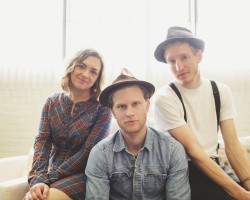 На фото The Lumineers