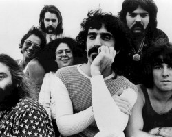 На фото The Mothers of Invention