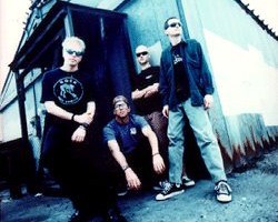 На фото The Offspring