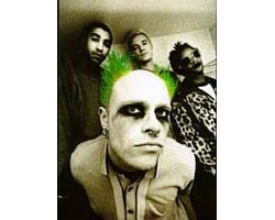 На фото The Prodigy