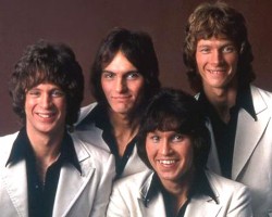 На фото The Raspberries