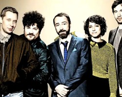 На фото The Shins