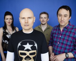 На фото The Smashing Pumpkins