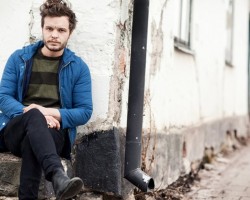 На фото The Tallest Man on Earth