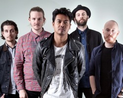 На фото The Temper Trap