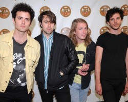 На фото The Vaccines