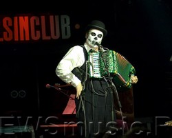 На фото Tiger Lillies