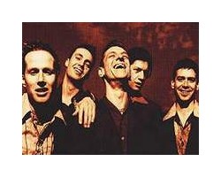 На фото Tindersticks