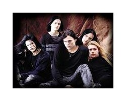 На фото To Die For