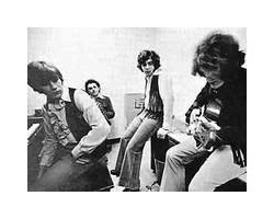 На фото Tommy James & The Shondells